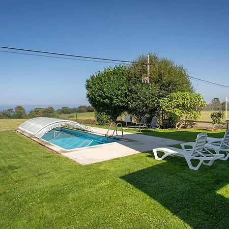 Holiday home Chale Con Piscina Y Vista Al Mar Cudillero